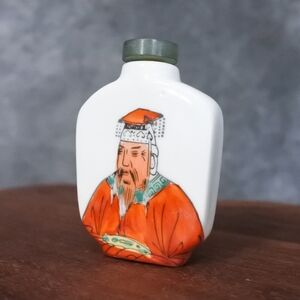 Antique Chinese Hand Painted Portrait Porcelain Jade Stopper Snuff Bottle